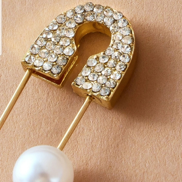 ♡Courtney♡ Safety Pin Earring - Picture 2 of 3